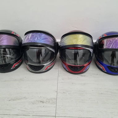 Cascos integrales. Soy del vedado . Tengo mensajería por costo...15 USD 💵 - 3/4