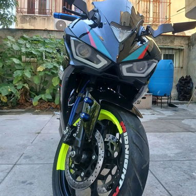 Isuki 250 cc - 3/4