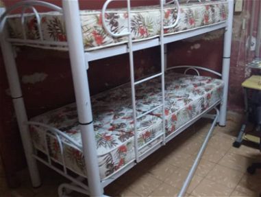 Vendo litera de 3 camas con dos colchones en Perfecto estado 350 usd - Img main-image