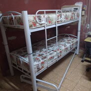 Vendo litera de 3 camas con dos colchones en Perfecto estado 350 usd - Img 45598462