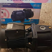 $ 190 USD. Bomba de Agua para Edificios. 1.5 Hp, eficiencia de un 95%, bombea 60 litros por minutos y tira hasta una alt - Img 55460130