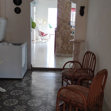 Venta de casa en Artemisa por su ubicación en el centro del pueblo y amplitud se recomienda para negocio - 2/4
