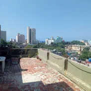 NEGOCIO APARTAMENTO EN EL VEDADO. LO CAMBIO POR CARRO Y VUELTO O VENDO. - Img 57052182