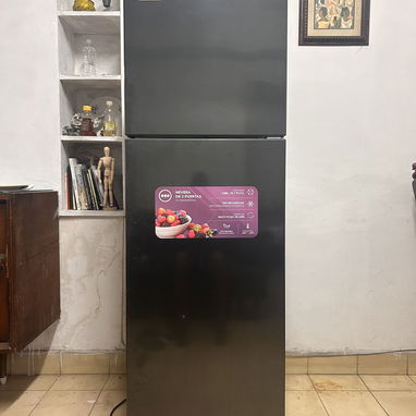 Refrigerador Premier 8.7 pies (246L) Negro Inoxidable - Sin Escarcha - Vedado - 2/3