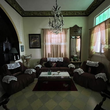 🏡 Venta de casa en Marianao – ¡Inversión Única! Se ofrece en venta propiedad de tres plantas con negocio - 4/5