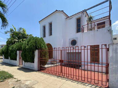 Se vende Casa Independiente de dos pisos en Avenida 31, Playa. - Img main-image