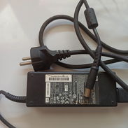 Cargador HP INPUT: 100-240V-1.5A, 50-60HZ OUTPUT: 19 V-4.74 A - Img 57846641