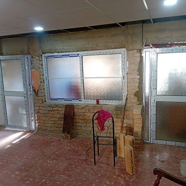 Carpinteria Marqueteria de aluminio y cristal puertas ,ventanas , closet , Bajos de meseta ,paños fijos y más - 6/10