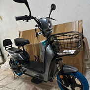 BICIMOTO ELÉCTRICO DE MARCA CONDOR ULTRA COLOR GRIS Y AZUL PRECIO 750 USD en efectivo o vía zelle - Img 55498913