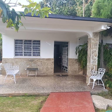 Nexo inmobal presenta   Casa en Cojímar en calle 28 🏠 Casa de 570 m² en total  ---  🌿 Zonas exteriores y acceso  · 🚪 - Img 120267483