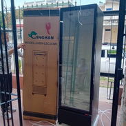 Exhibidora vertical 13.5 pies Xingx Luz Led precio $680 USD con transporte incluido Garantía  Factura - Img 56057836