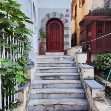 🎯 ¡Descubre nuestro acogedor apartamento en la Calle 23, ubicado en el corazón del Vedado. - Img 121394660