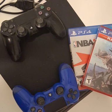 Vendo Play 4 + 2 Mandos - Img 126720657