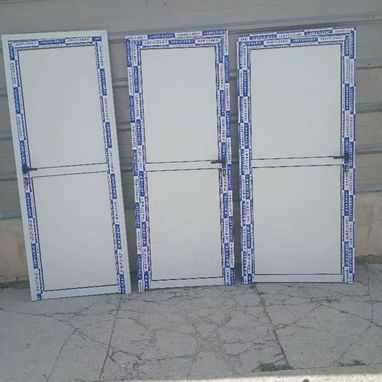 CARPINTERIA DE ALUMINIO CON CRISTAL . - 9/10