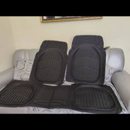 Juego de Alfombras engomadas en forma de bandeja Precio 40 usd Centro Habana 53337295 52448281 - Img 57205782