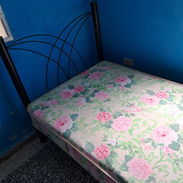 En venta cama personal de tubos con colchón de uso - Img 55056529