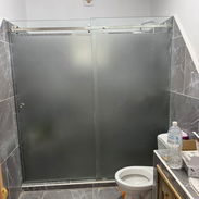 Mamaparas de baño corrediza en cristalería de lujo - Img 57565128