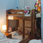 Se vende litera de madera preciosa con gavetas, colchones y accesorios a medida. - Img 58348356