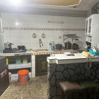 🏡 ¡SE VENDE APARTAMENTO EN HABANA VIEJA(JESUS MARIA) PUERTA DE CALLE CON TODO DENTRO! ❄️🛋️ 🔵🔵🔵 - 4/7