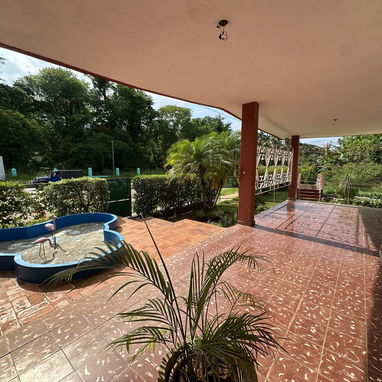 Venta de  casa independiente en la entrada de Santiago de Las Vegas, Avenida principal, Boyeros - 2/10