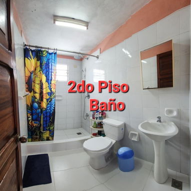 SE VENDE PROPIEDAD DE 3 NIVELES EN MARIANAO* - 8/10