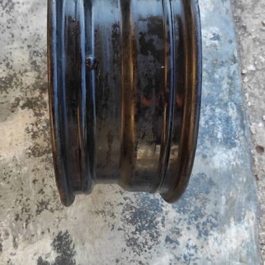 Se cambia esta llanta 15 4x108 por una 16, en caso de que alguien venda la 16 también se compra - 2/3