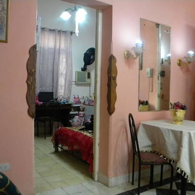 🏡SE VENDE APARTAMENTO EN PRIMER PISO, muy amplio, en CENTRO HABANA. TIENE PARQUEO - Img 120934300