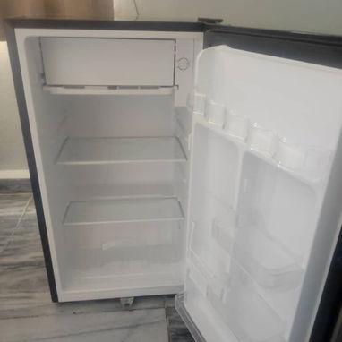 Minibar ( modelo grande ) Frigidaire Como Nueva – ¡Excelente Enfriamiento y Estado! - Img 123059830