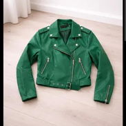 Chaquete de vinil en verde muy buena calidad - Img 55213638