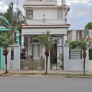 Casa de 2plantas en el Vedado - Img 57854800