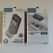Powerbank de 30000 mAh con panel solar, linterna y múltiples cables y puertos para cargar varios dispositivos a la vez - Img 57255648