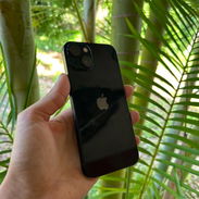 iPhone 13 prácticamente nuevo + Air Pods Serie 4 - Img 55800228