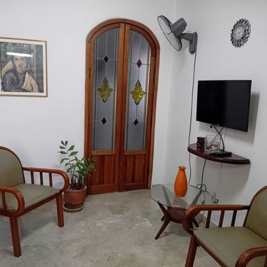 RENTO COMODO Y LINDO APTO DE UNA HAB EN EL CENTRO DEL VEDADO _ TEL. 53 53864035 - 2/6