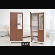 Escaparate metálico con puertas de madera y caja fuerte - Img 57799193
