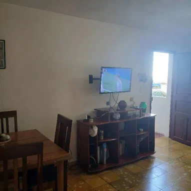 Se vende apto de 2 cuartos en el Vedado totalmente restaurado en excelente zona!!! - Img 118409228