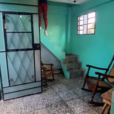 馃彙 SE VENDE CASA INDEPENDENDIENTE CON APARTAMENTO, excelente zona en MIRAMAR - Img 120897371