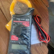 Pinza Amperimétrica / Voltímetro Digital (Nueva) en 12 usd. - Img 56023091