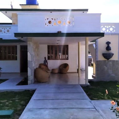 Renta de casa en la playa con piscina en Guanabo. Alquiler de casa en la playa para grupos grandes + Piscina - Img 120961020