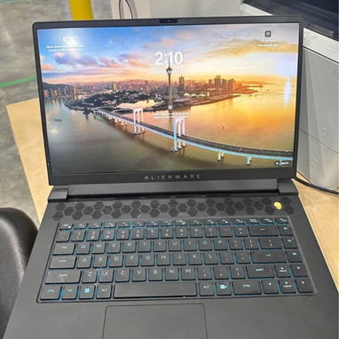 Alienware M15 R7 - 2/2