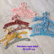 Percheros para ropa de bebé - Img 58241481