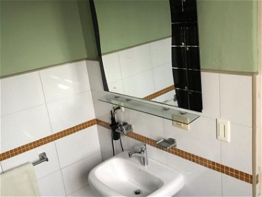 ⭐ Renta de 1 habitación,con baño,minibar,con acceso a sala,se encuentra en el Callejón de Los Peluqueros - Img 61485859