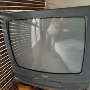 Vendo TV marca LG autovolt para piezas - Img 57581897