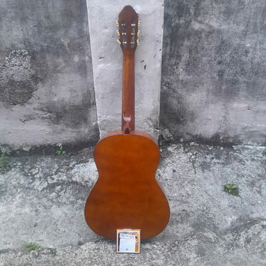 Guitarra clásica con juego de cuerda de repuesto - Img 126051231