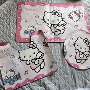Jugo de 3 alfombras hello Kitty para baños - Img 57256027