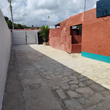 Casa  con piscina con chorro iluminado a 4 cuadras del mar ,playa de Guanabo en RENTA,  3 habitaciones +53 52463651 ,S - Img 109895890