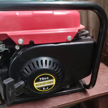 Planta eléctrica Lifan de 2T, con motor de 70cc y es de 950Watt - Img 118433797