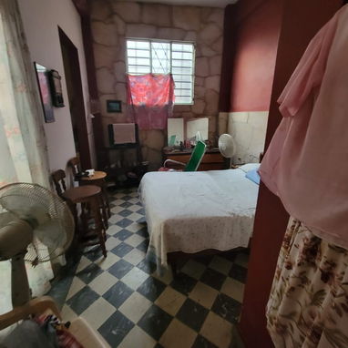 Casa puerta calle en marianao de 4/4 avenida 51 y 90 cerca del Ménendez  ,es gas de la calle - 3/10