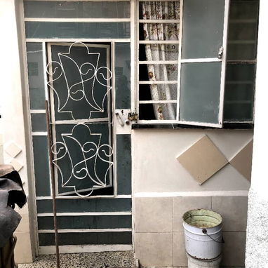 Se Vende una casa .en Marianao calle 130,/65 y 67 frente al parque de mismo 130 - 3/10