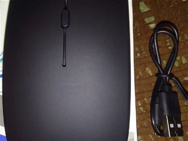Mouse inalámbrico Recargable y de baterias - Img main-image