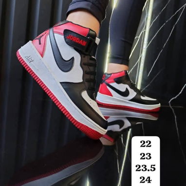 52849429 Tenis de niño ..del 30 al 36 30 usd o equiv Playa - Img 125889474